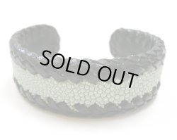 画像1: 牛革×エイ革スティングレイレザーバングル　ライトブルー