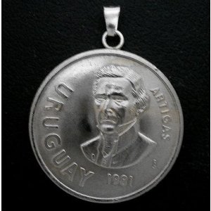 画像: ウルグアイ１０ペソ　コインペンダント　28mm