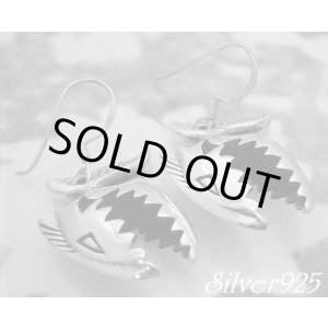 画像: シルバーピアス　シャークボーン