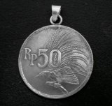 画像: インドネシア50ルピア　コインペンダント　23mm 