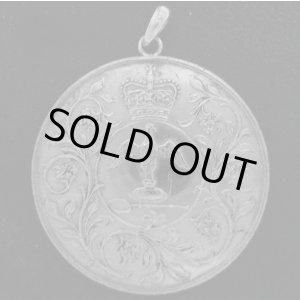 画像: エリザベス２世即位２５周年記念コインペンダント　38mm