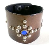 画像: 牛革スタッズレザーブレス　ブルーキュービック