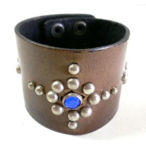 画像: 牛革スタッズレザーブレス　ブルーキュービック