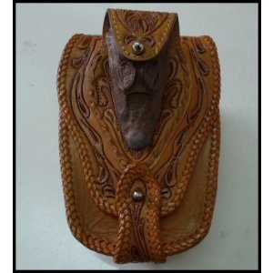 画像: 牛革カービングクロコダイル頭付き　メディスンバッグ　