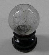 画像: 天然石水晶丸玉40mm置物 大理石台座付