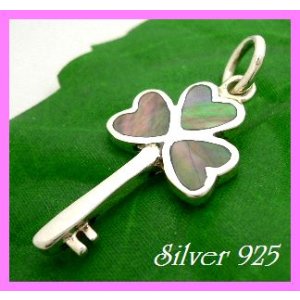 画像: シェルペンダント　鍵クローバー
