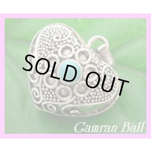 画像: 天然石ターコイズ付ガムランボール　プチハート