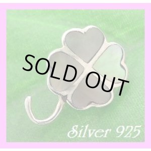 画像: シェルペンダント　四つ葉ブラックシェル