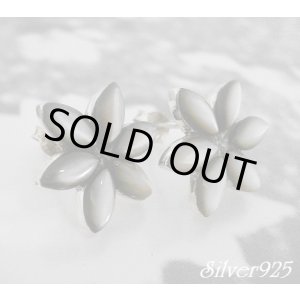 画像: シルバーピアス　お花ライトイエローシェル