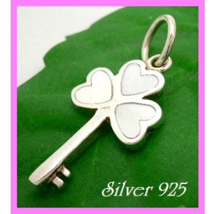 画像: シェルペンダント　鍵クローバー