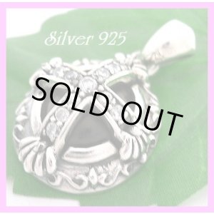 画像: オニキス　アーマードクロスペンダント　ジルコニア付き