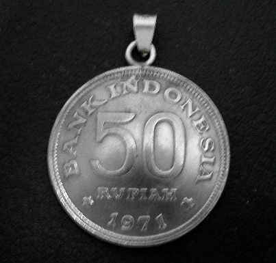 画像: インドネシア50ルピア　コインペンダント　23mm 