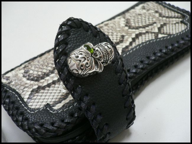 画像: ペリドット入りトライバルヘッドスカル　コンチョ　直径　28mm 