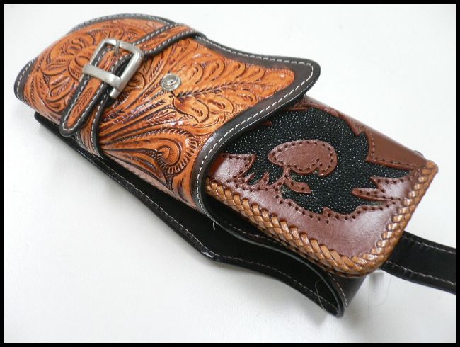 画像: 牛革カービング　ウォレットホルダー黒