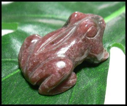 画像: 天然石ロードナイト彫刻カエル置物