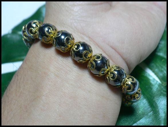 画像: ヘマタイト10mm×メタルパーツ数珠ブレス