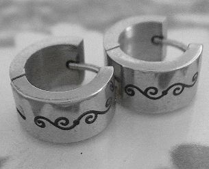 画像: ステンレスピアス 唐草模様ワイド