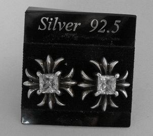 画像: シルバーピアス　ジルコニア付アイアンクロス