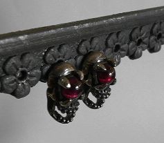 画像: シルバーピアス　エイリアンスカル　ガーネット眼