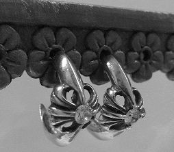 画像: シルバーピアス　ジルコニア付クロス