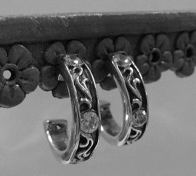 画像: シルバーピアス ジルコニア付トライバル