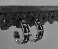 画像: シルバーピアス センタークロス