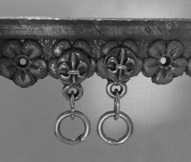 画像: シルバーピアス　百合紋リング