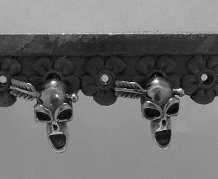 画像: シルバーピアス　ホーンテッドスカル