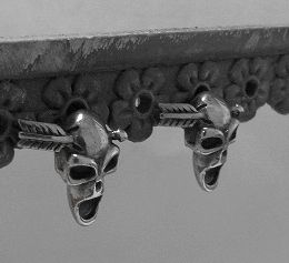 画像: シルバーピアス　ホーンテッドスカル