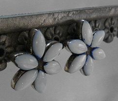 画像: シルバーピアス　お花ライトブルーシェル