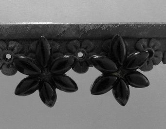 画像: シルバーピアス　お花オニキス