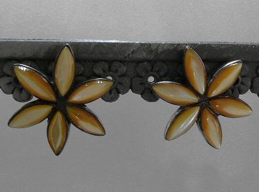 画像: シルバーピアス　お花イエローシェル