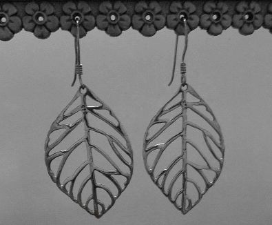 画像: シルバーピアス　透かしリーフ