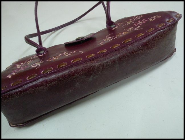 画像: 牛革花柄型押しハンドバッグ　エンジ