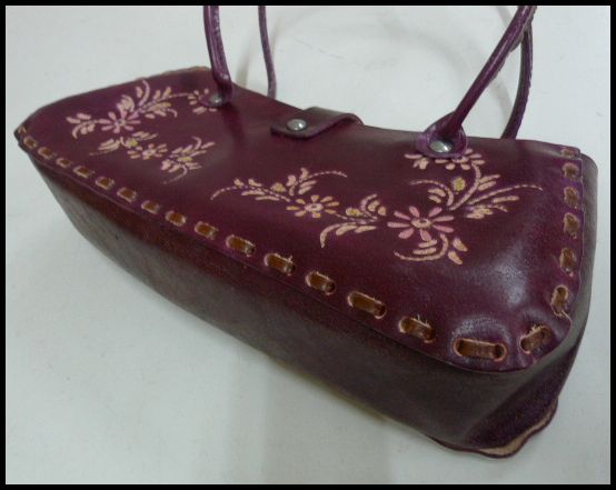 画像: 牛革花柄型押しハンドバッグ　エンジ
