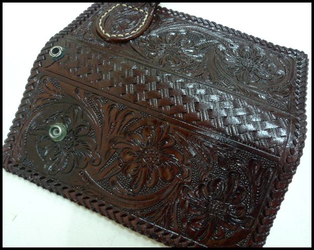 画像: 牛革カービング花柄　レザーウォレット　こげ茶