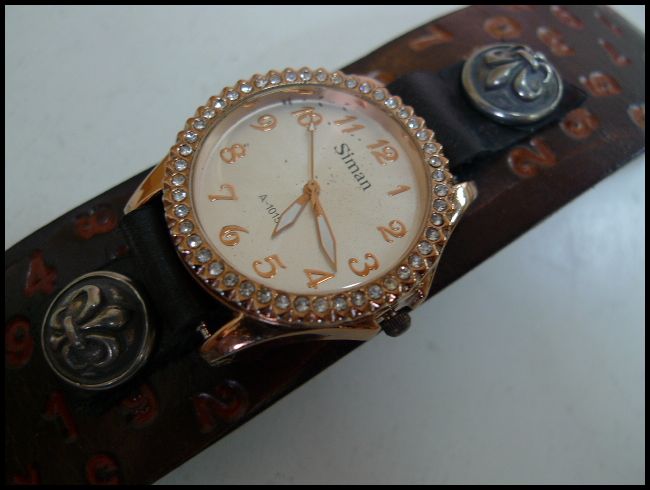 画像: 牛革ナンバー型押しレザーブレスウォッチ　