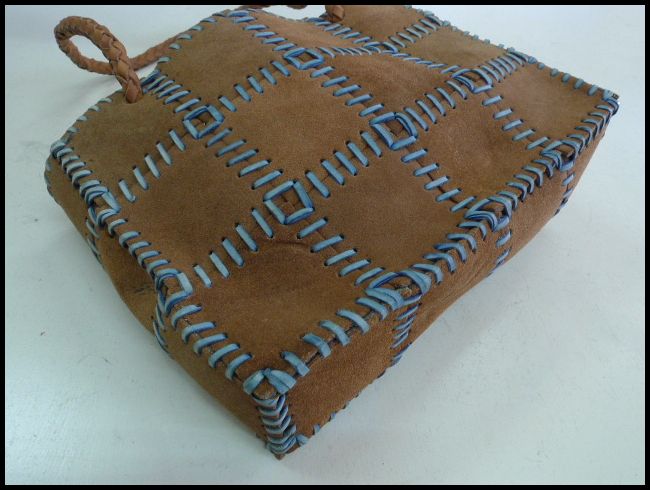 画像: 牛革パッチワークハンドバッグ　レザーフラワーチャーム付