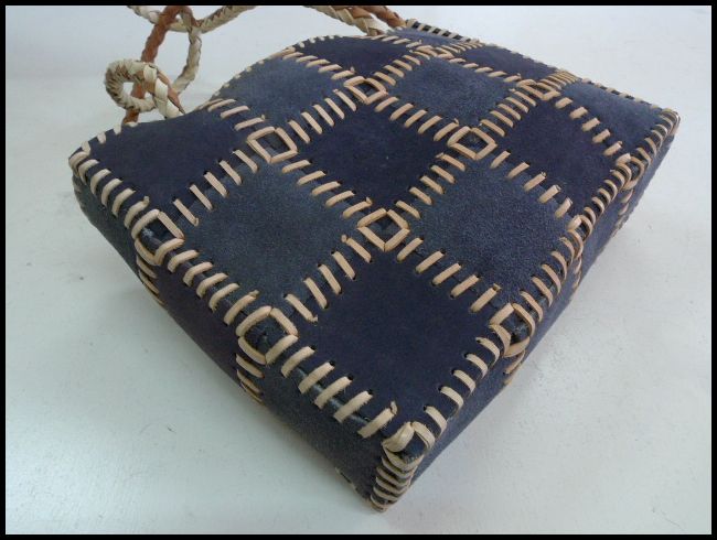 画像: 牛革パッチワークハンドバッグ　レザーフラワーチャーム付