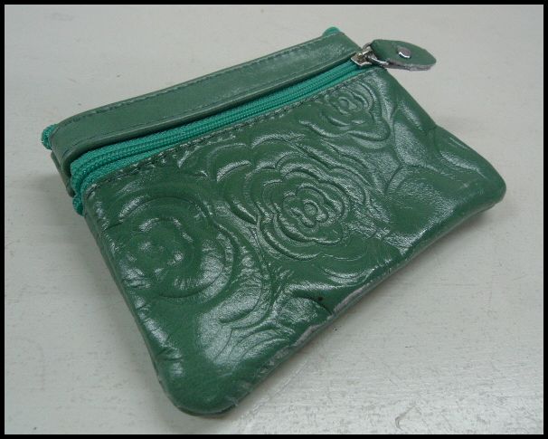 画像: 牛革花柄型押しコインケース ライトブルー