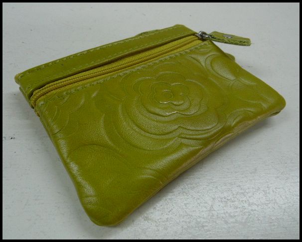 画像: 牛革花柄型押しコインケース イエローグリーン