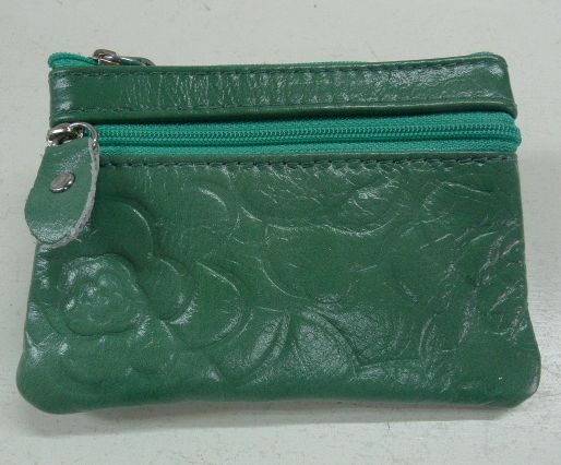 画像1: 牛革花柄型押しコインケース ライトブルー