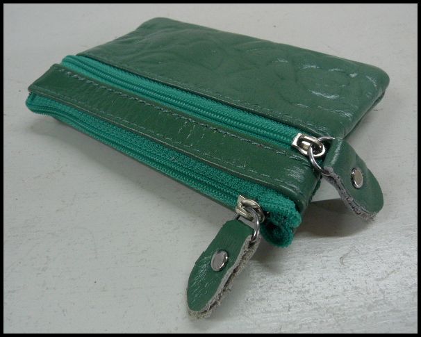 画像: 牛革花柄型押しコインケース ライトブルー