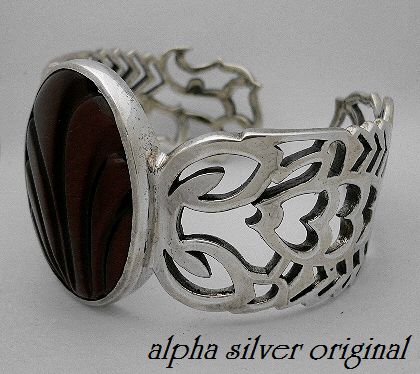画像1: 【alpha silver】サイドスコーピオン天然石彫りレッドタイガーアイバングル