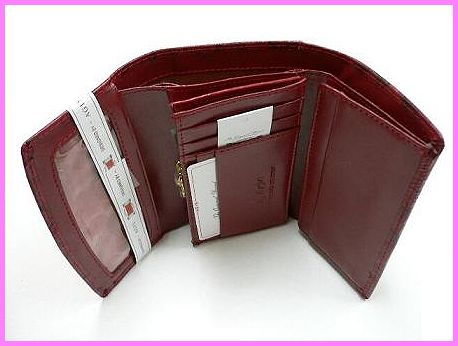 画像: AGIS蝶柄型押しラインストーン入りハート　ミドル財布　